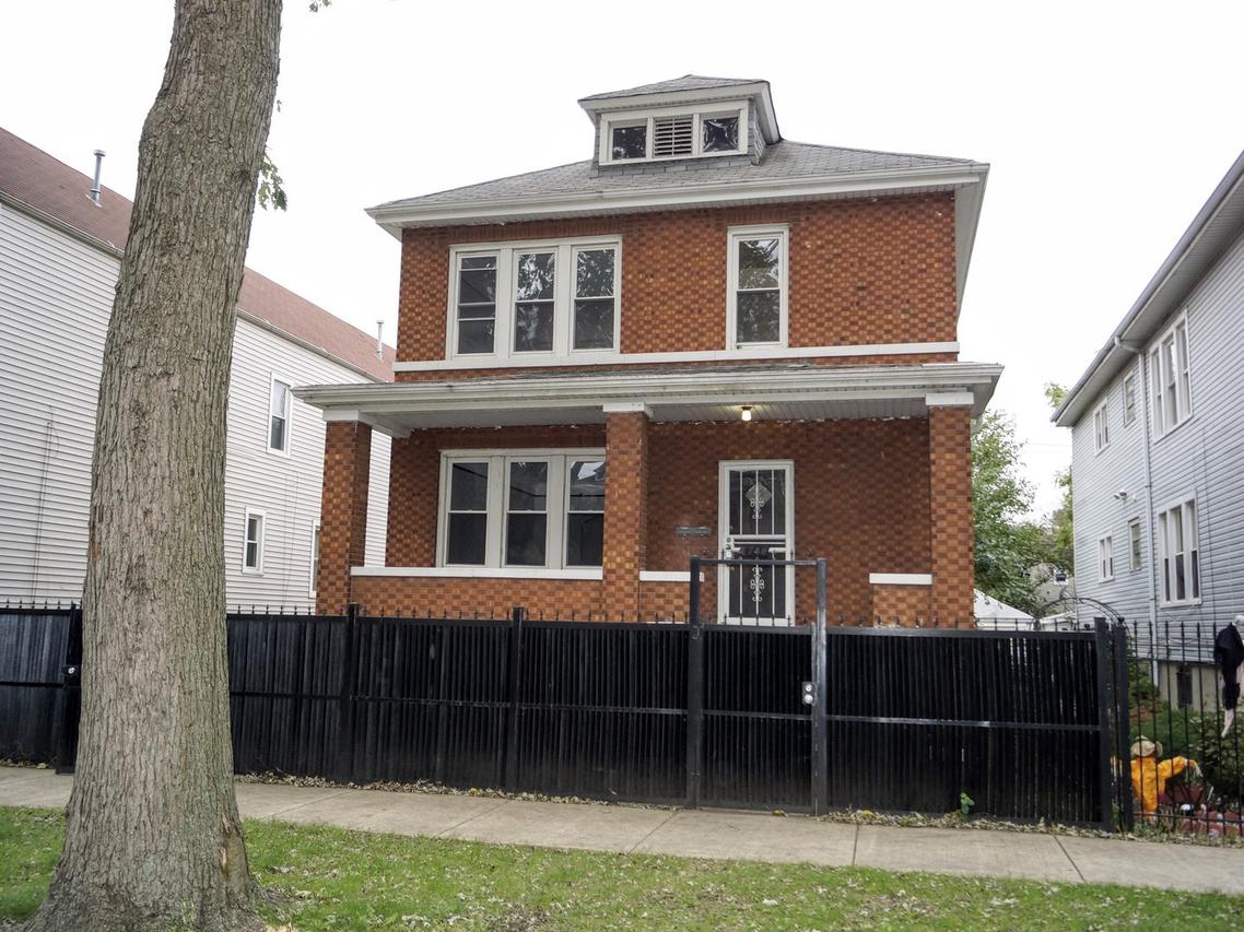 8746 S Manistee Ave., Chicago, IL 60617