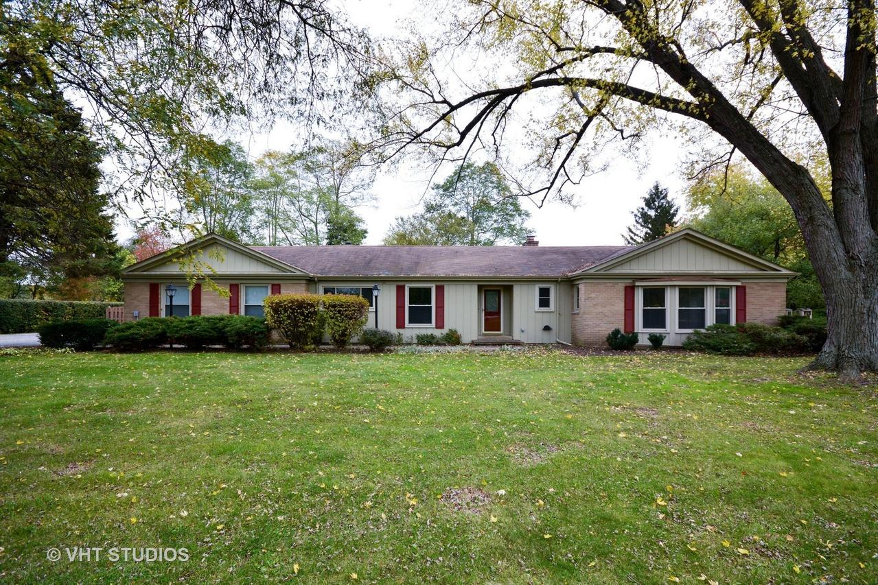 1572 N 5th Ave., St. Charles, IL 60174
