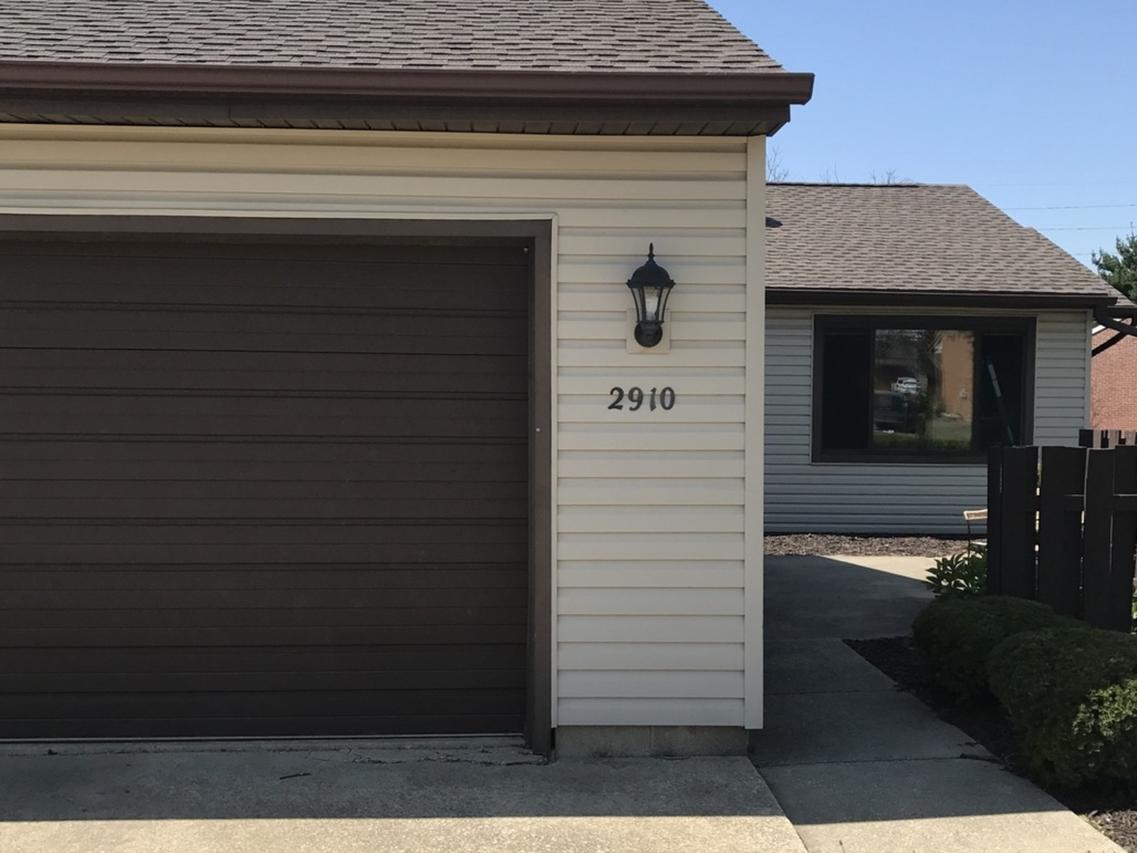2910 Heritage Dr., Champaign, IL 61822
