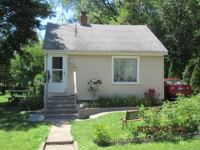 6N418 Tucker Ave., St. Charles, IL 60174