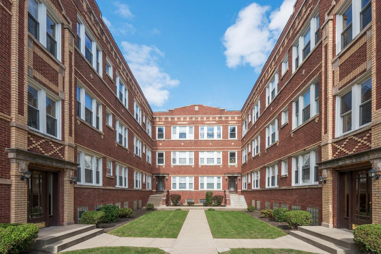 4838 W Hutchinson St. #304, Chicago, IL 60641