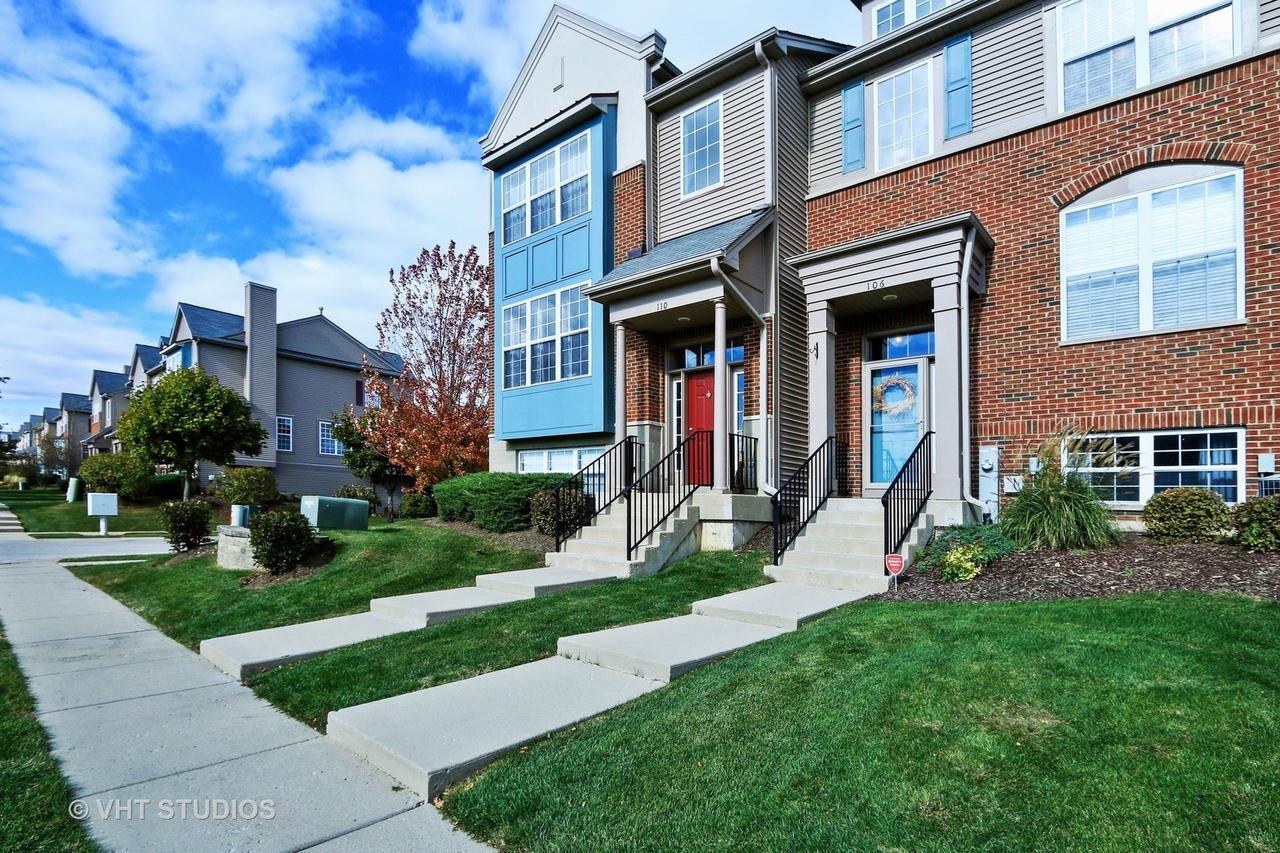 106 Village Station Ln., Grayslake, IL 60030