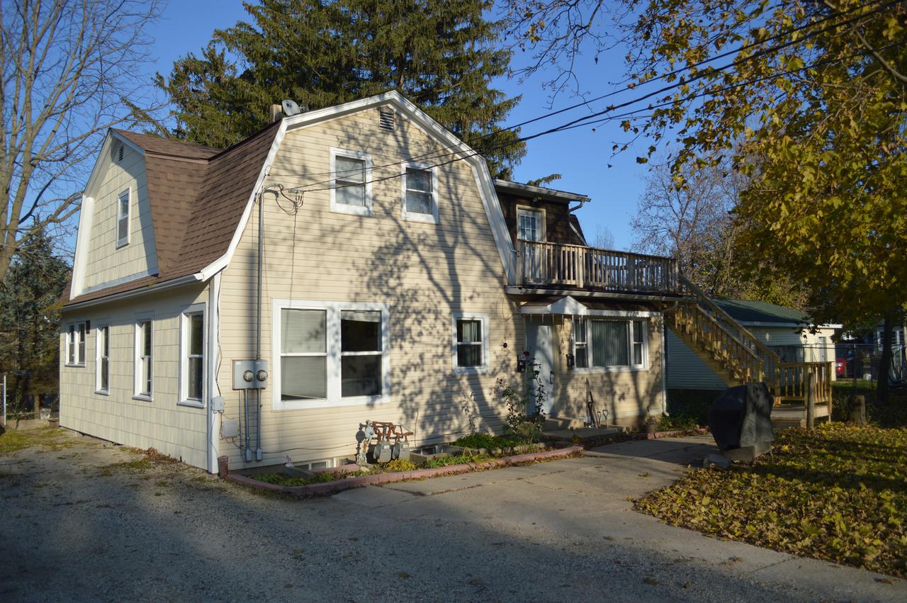 612 Oak St., Woodstock, IL 60098