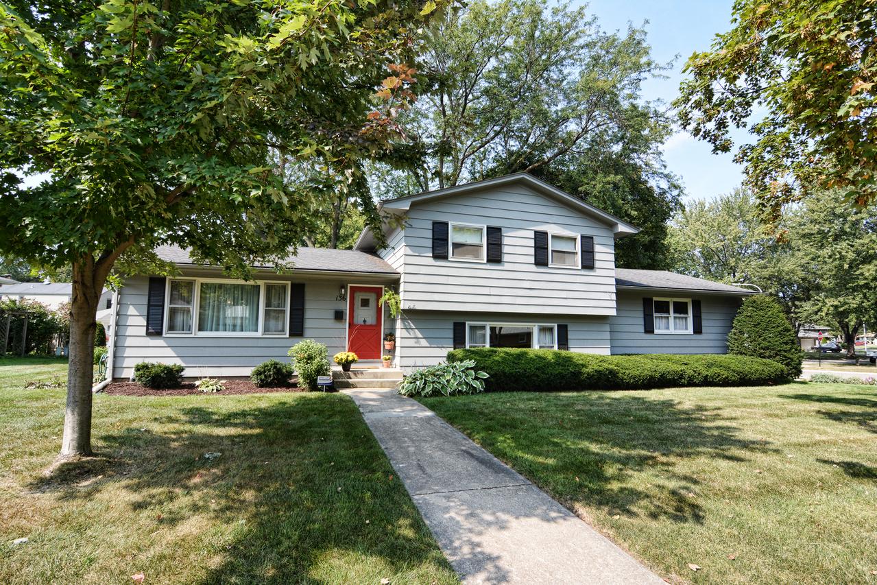 136 Kathleen Dr., Elgin, IL 60123