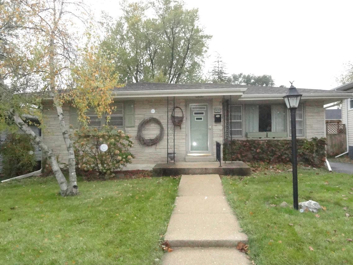 909 N 13th St., Dekalb, IL 60115