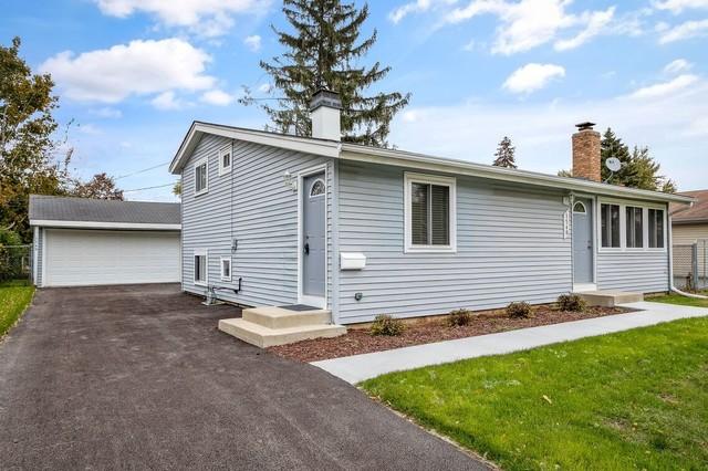 1540 Amarillo Dr., Carpentersville, IL 60110