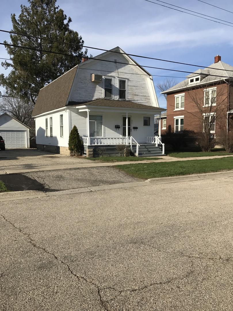 521 Burbank Ave., Woodstock, IL 60098