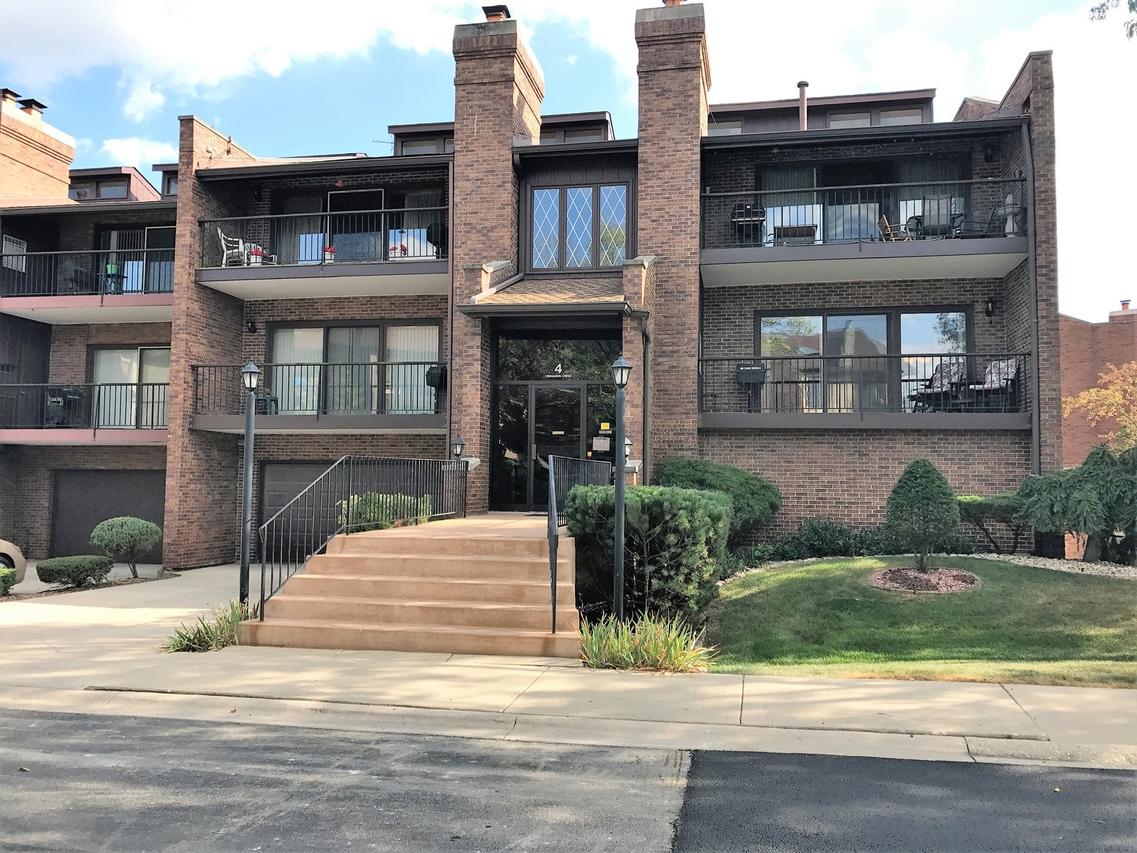 4 Cinnamon Creek Dr. #4-3N, Palos Hills, IL 60465