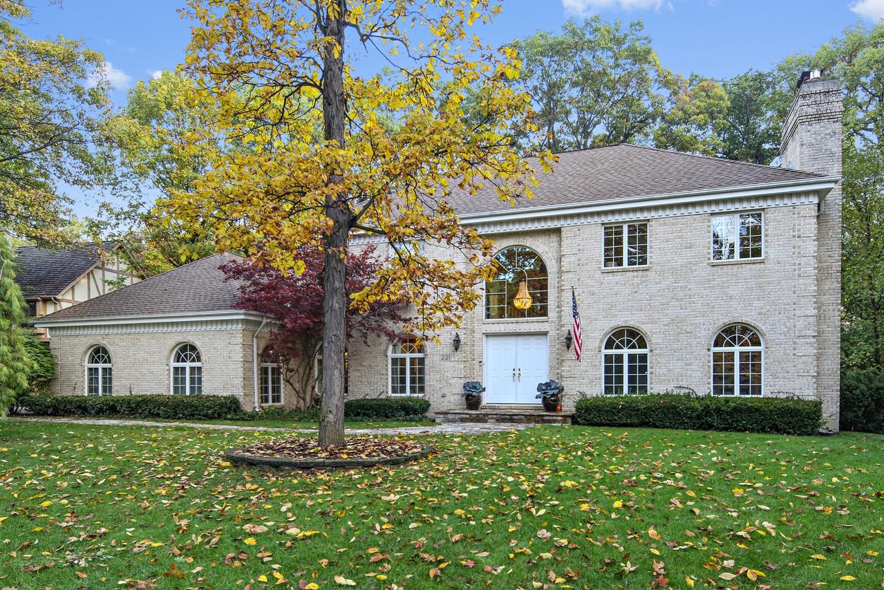 221 Devon Dr., Burr Ridge, IL 60527