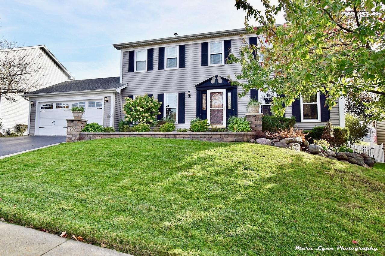 1909 Jeanette Ave., St. Charles, IL 60174