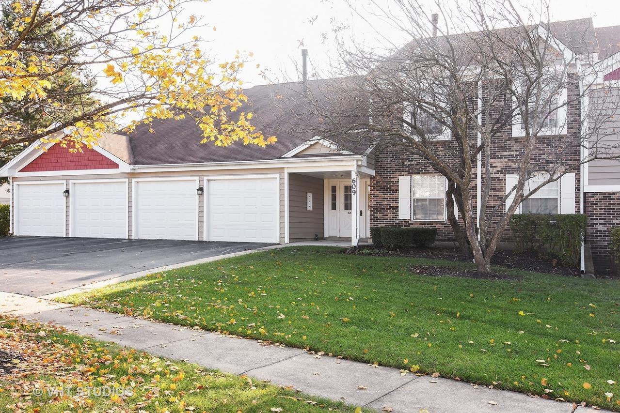 609 Hanover Ct. #W-2U, Schaumburg, IL 60194