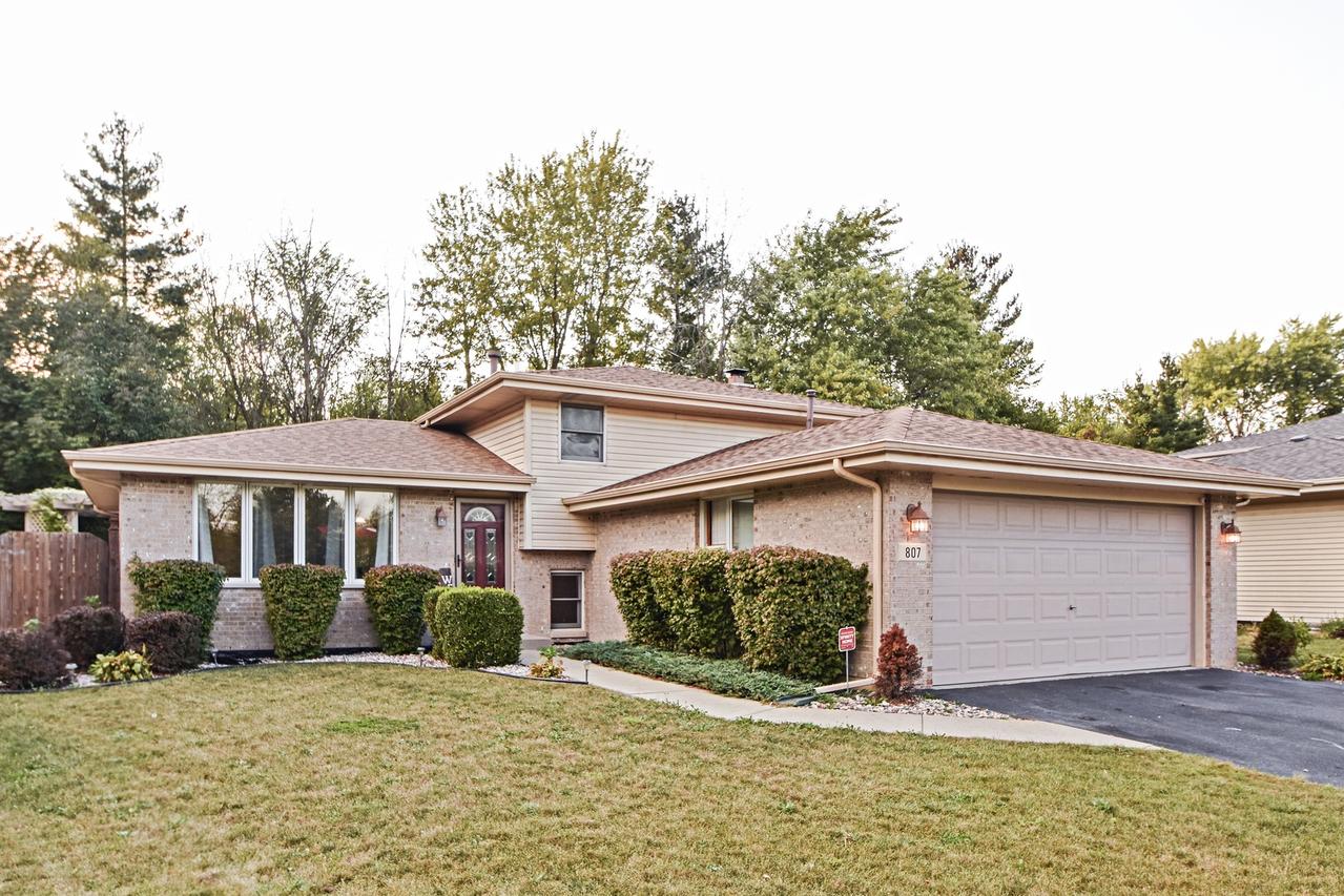 807 Pine Needle Ln., Joliet, IL 60432