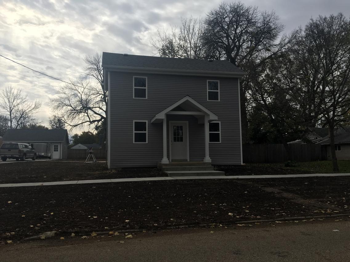 203 E Center St., Mount Morris, IL 61054