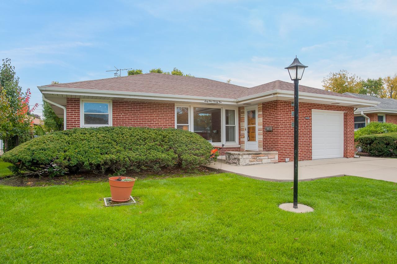 6925 W Dobson St., Niles, IL 60714