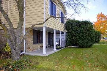 464 Tyler Ct., Vernon Hills, IL 60061