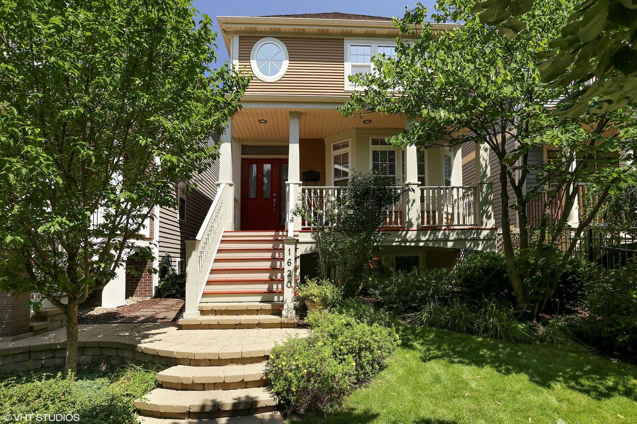 1620 W Rosehill Dr., Chicago, IL 60660