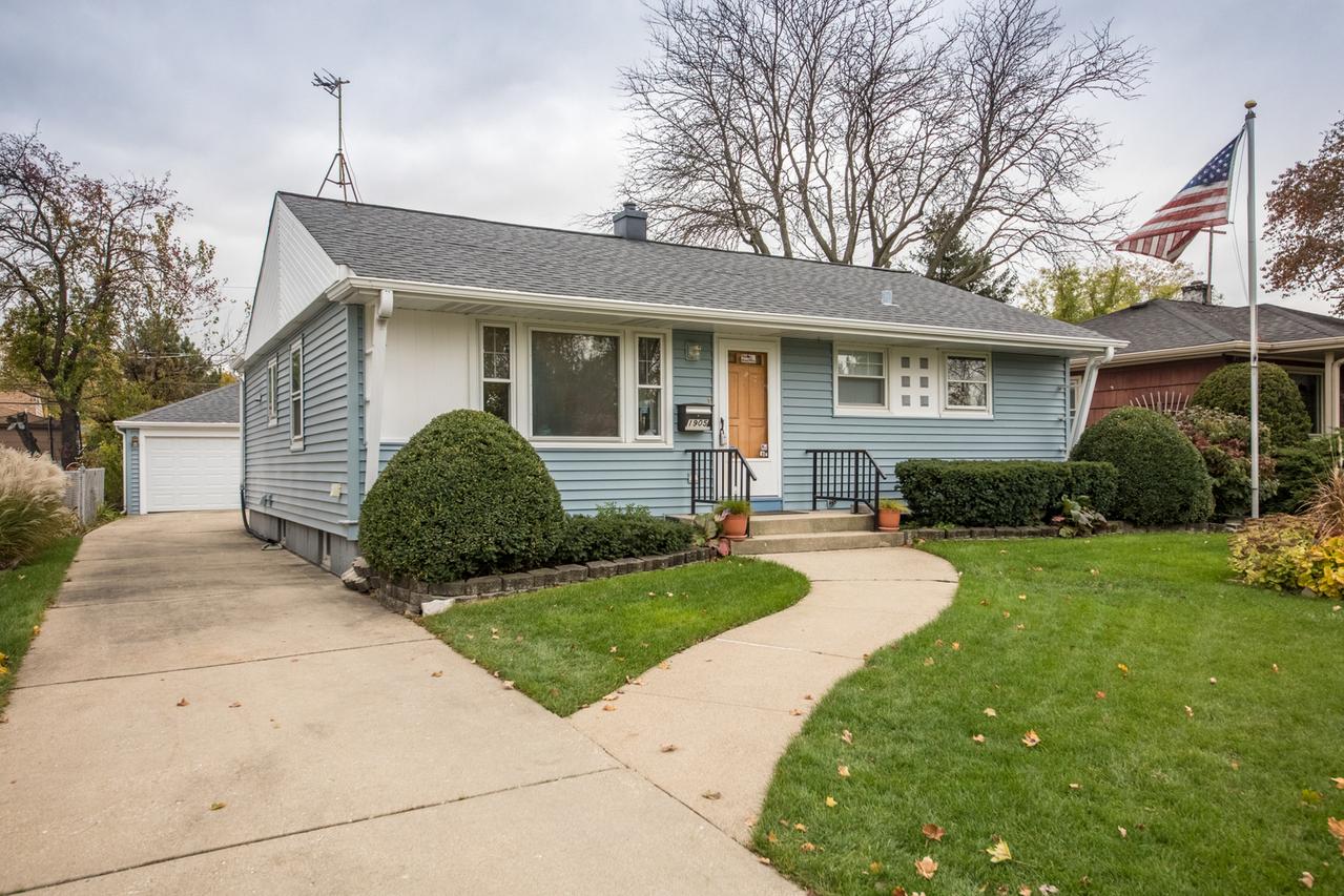 1905 Welwyn St., Des Plaines, IL 60018