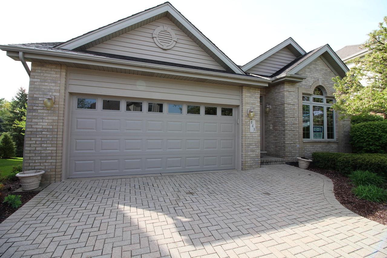 843 Breton Lakes Dr., Willowbrook, IL 60527