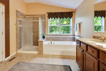 5644 Red Oak Dr., Hoffman Estates, IL 60192