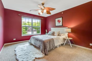 5644 Red Oak Dr., Hoffman Estates, IL 60192