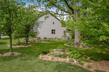 5644 Red Oak Dr., Hoffman Estates, IL 60192