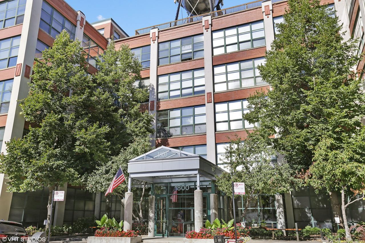 1800 W Roscoe St. #419, Chicago, IL 60657