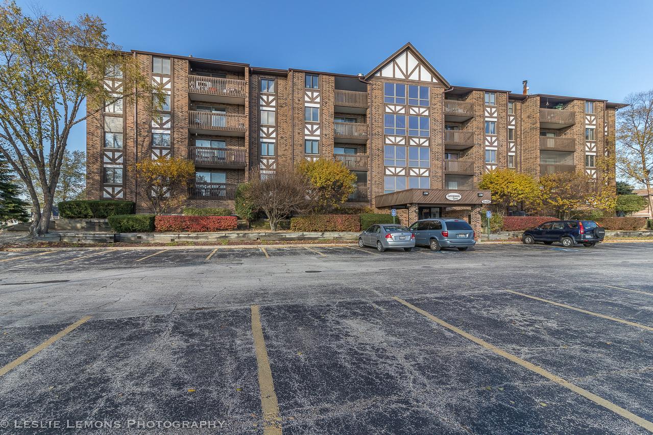 10420 Circle Dr. #11B, Oak Lawn, IL 60453