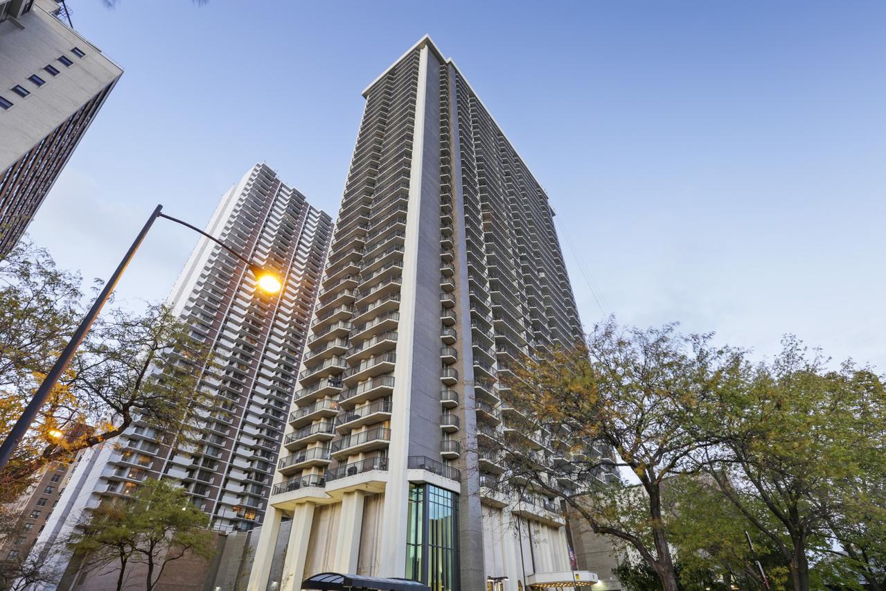 6007 N Sheridan Rd. #15H, Chicago, IL 60660