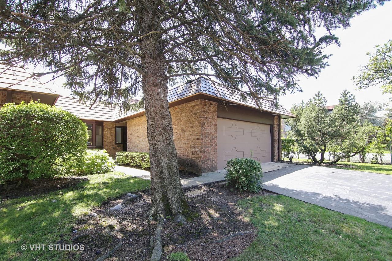 3974 Dundee Rd., Northbrook, IL 60062