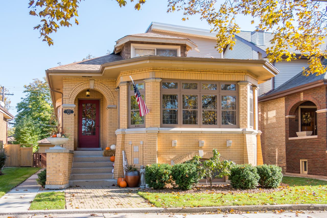 9705 S Seeley Ave., Chicago, IL 60643