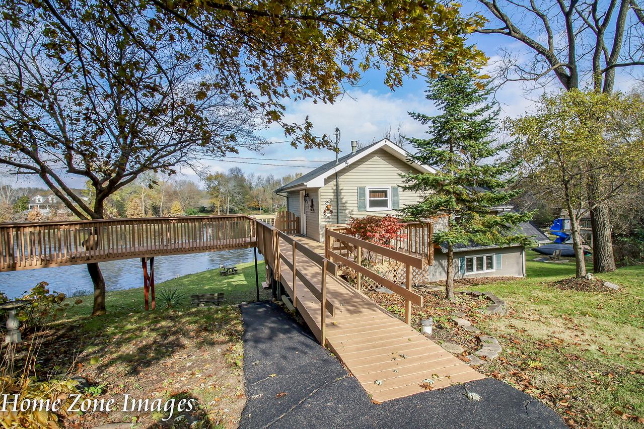 8515 Van Emmon Rd., Yorkville, IL 60560