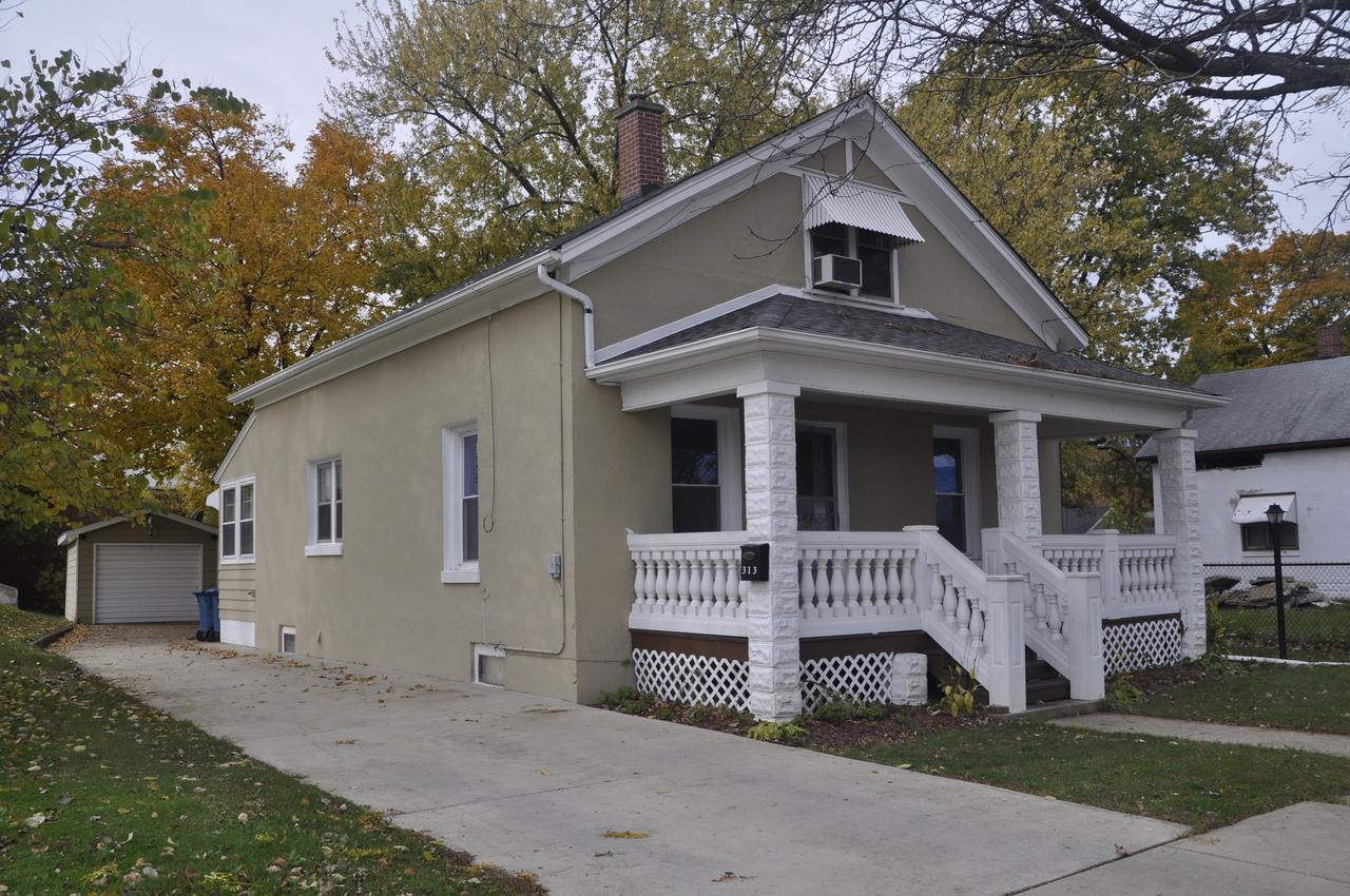 313 Cleveland Ave., Aurora, IL 60506