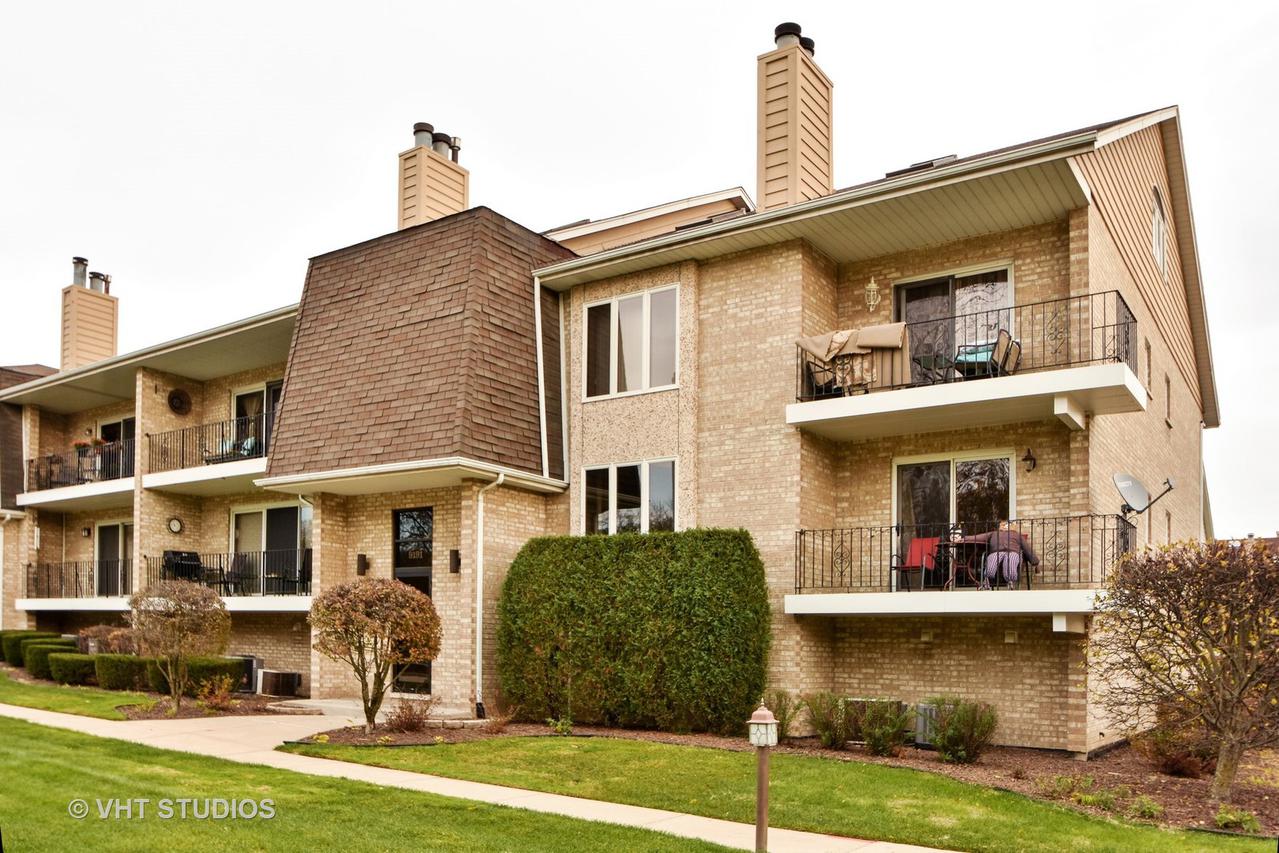 9191 Del Prado Dr. #2N, Palos Hills, IL 60465