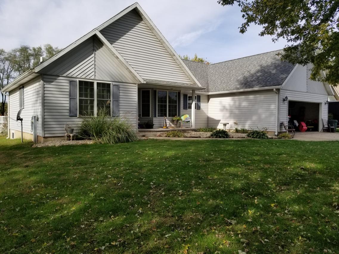 326 S Commercial Ave., Amboy, IL 61310