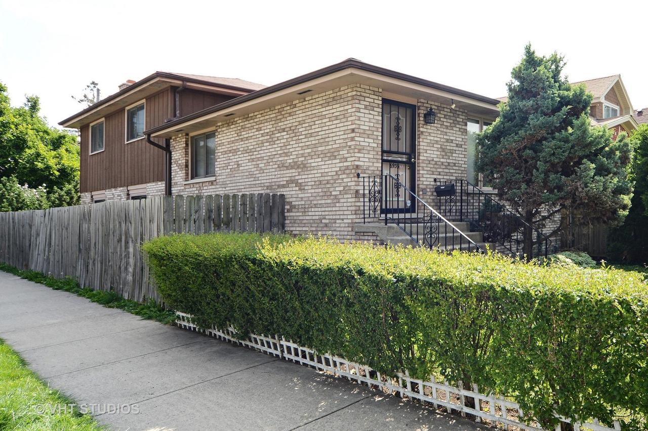 6935 W Oakdale Ave., Chicago, IL 60634