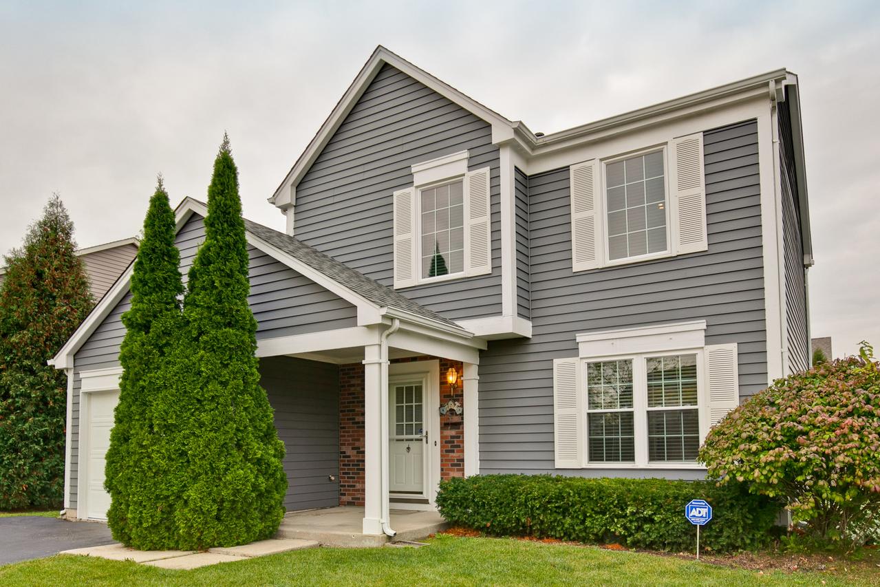 72 Newbury Ln., Mundelein, IL 60060