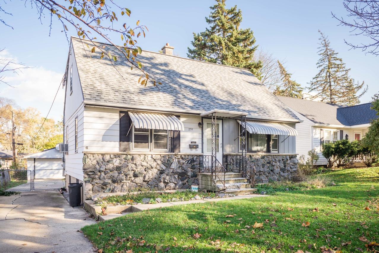 231 Home Ave., Itasca, IL 60143
