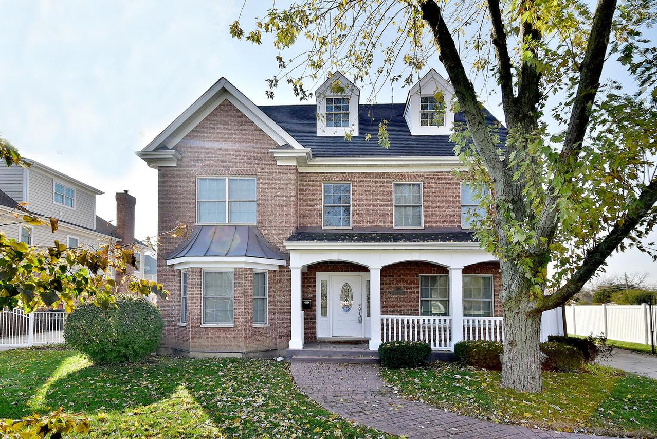 423 W Army Trail Blvd., Addison, IL 60101