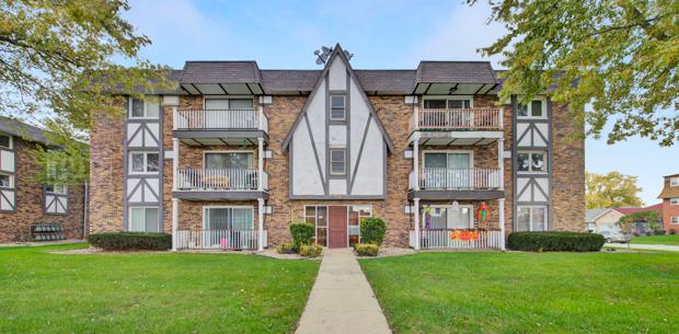 5850 W 87th St. #3C, Burbank, IL 60459