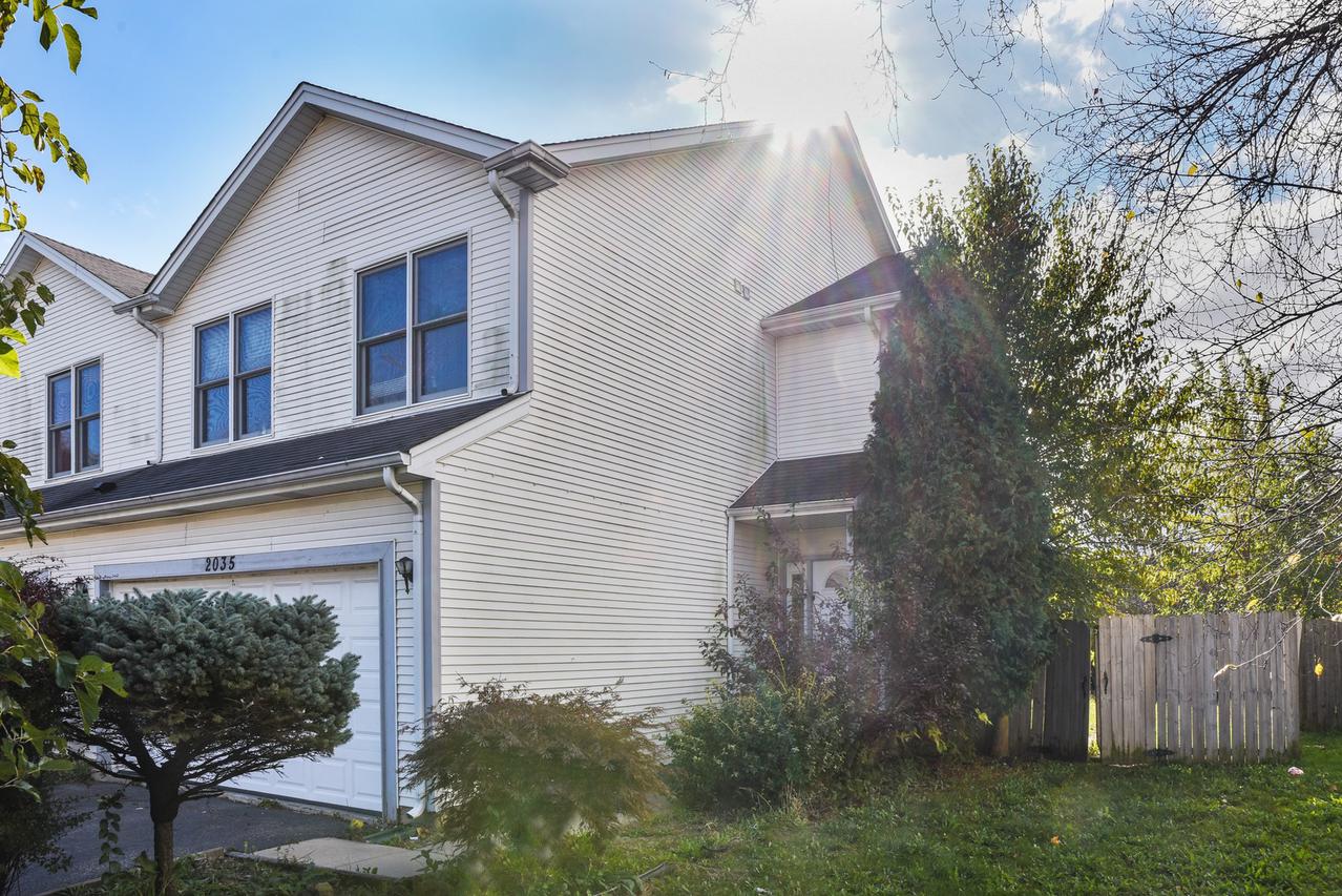 2035 Hollywood Ct., Hanover Park, IL 60133