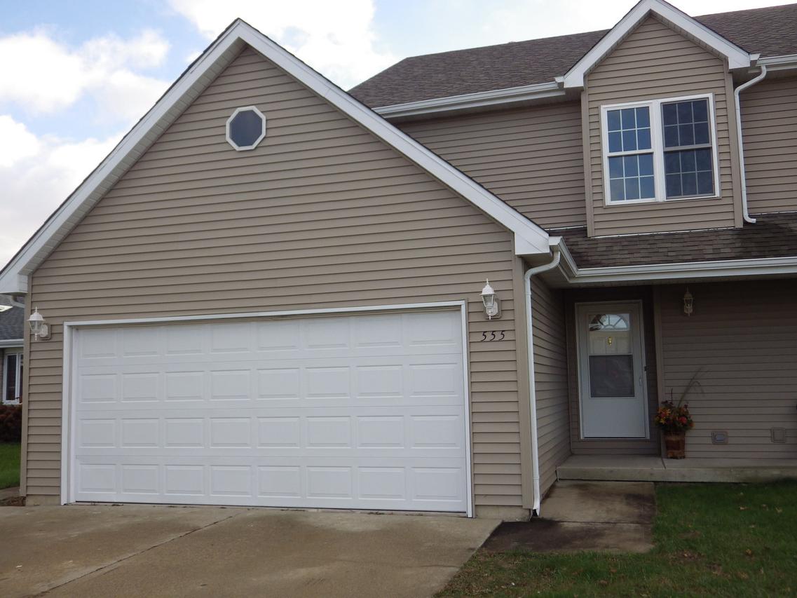 555 Hunters Run Dr. #1, Coal City, IL 60416