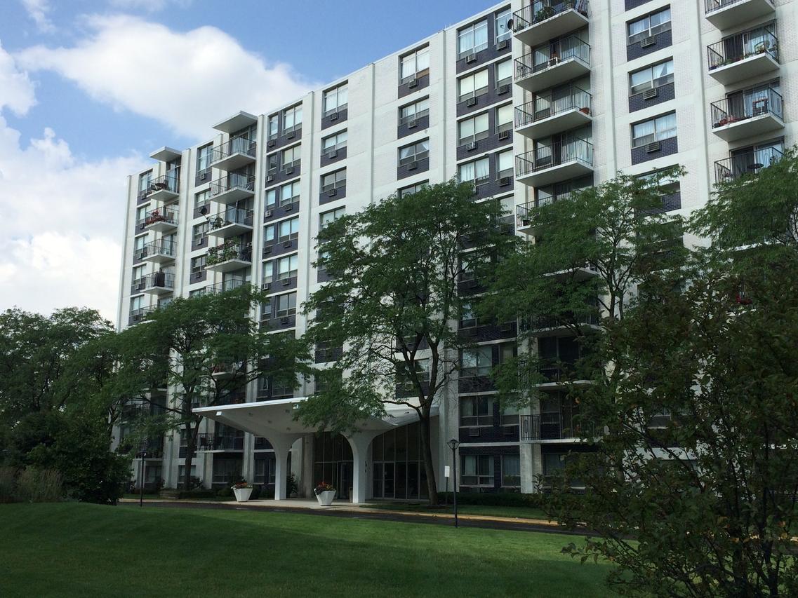 9009 W Golf Rd. #5C, Des Plaines, IL 60016