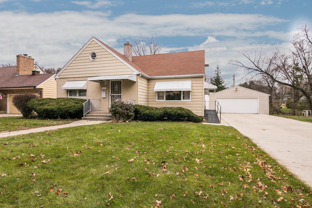 919 Scottswood Rd., Rockford, IL 61107