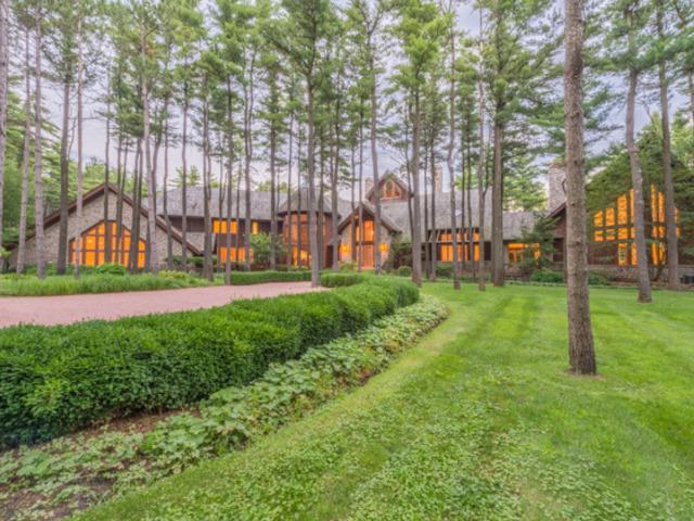 207 Woodhaven Ln., Barrington Hills, IL 60010