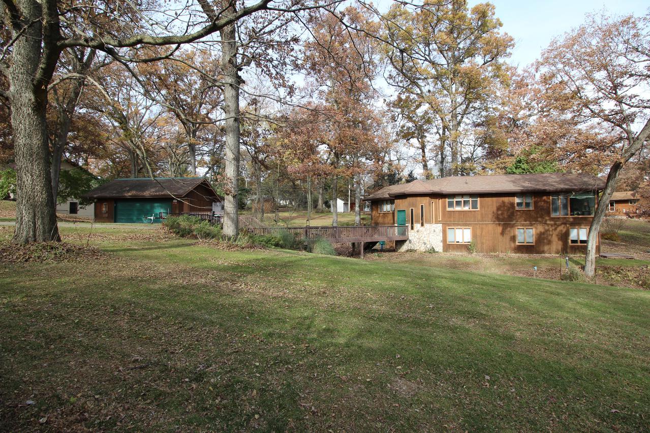 2670 East Dr., Freeport, IL 61032