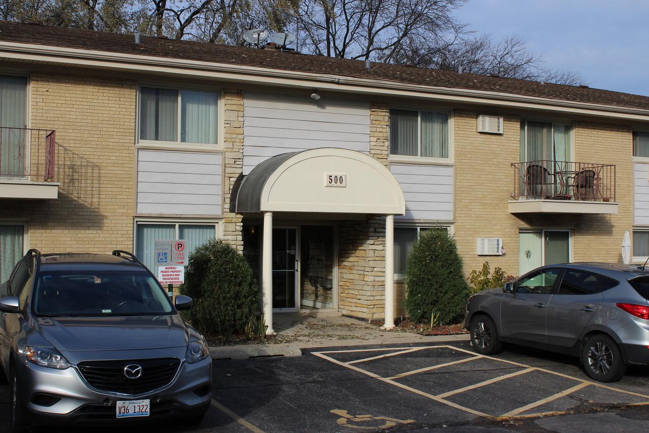 500 Chase Dr. #15, Clarendon Hills, IL 60514
