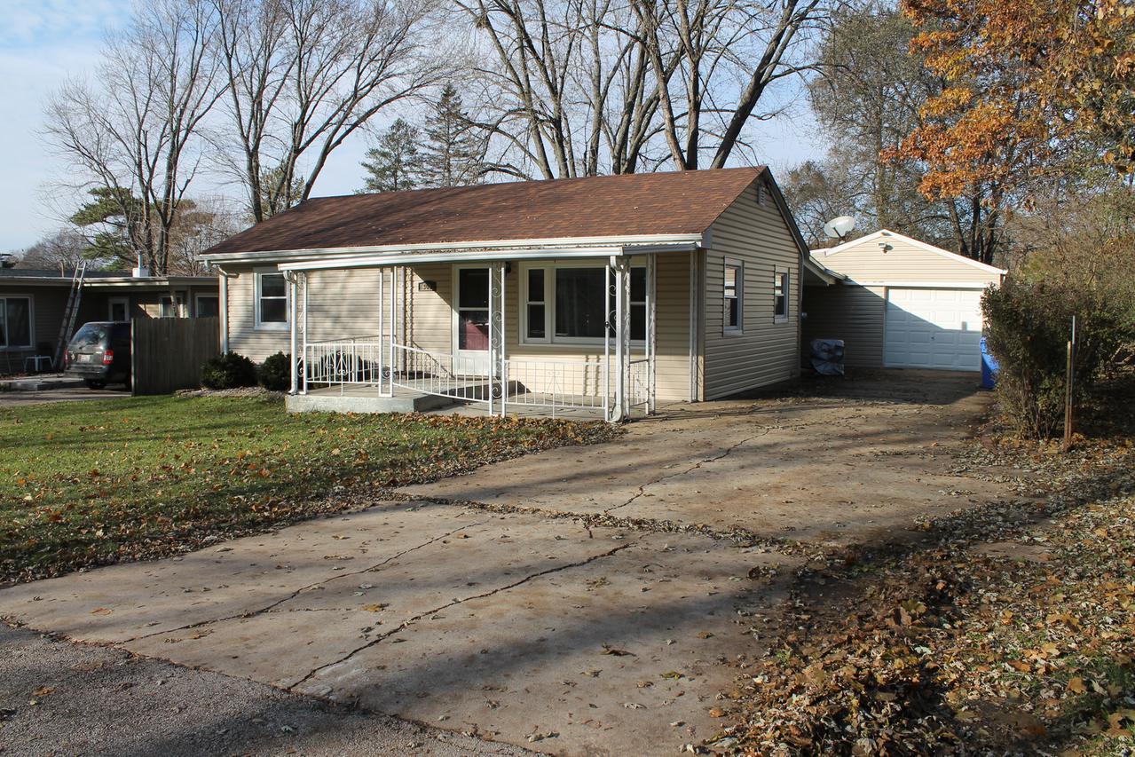 300 Park Ave., South Elgin, IL 60177