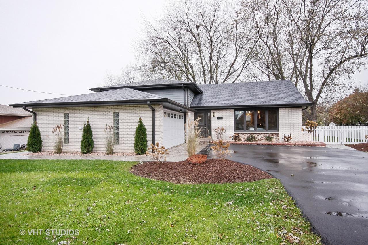 10108 S 87th Ave., Palos Hills, IL 60465