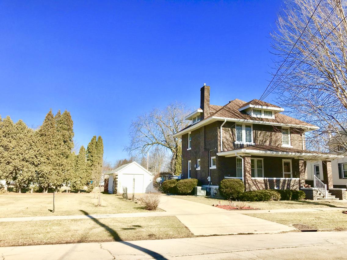 528 W Chestnut St., Freeport, IL 61032