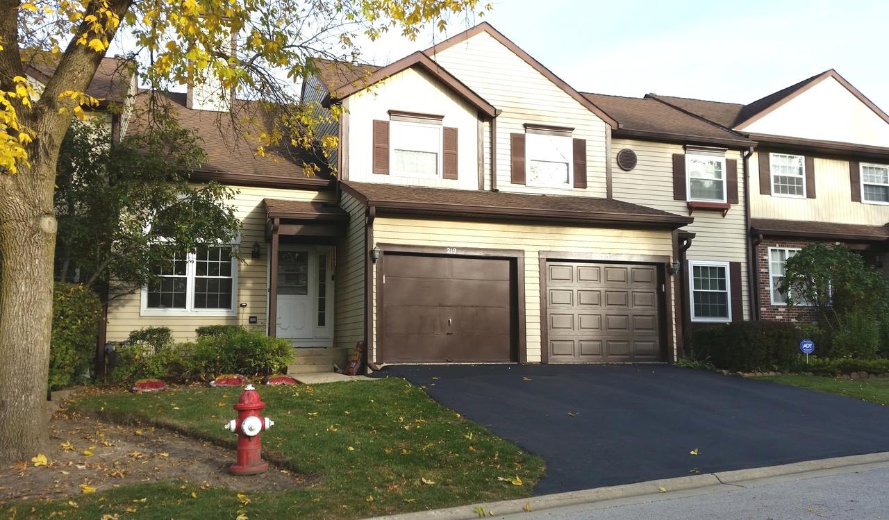 219 Ascot Ln., Streamwood, IL 60107